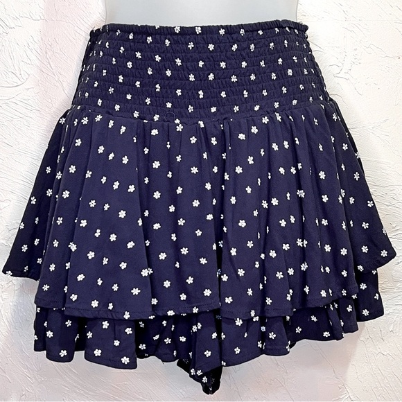 American Eagle Outfitters Pants - American Eagle High Waist Tiered Ruffle Black Floral Mini Skort Womens S